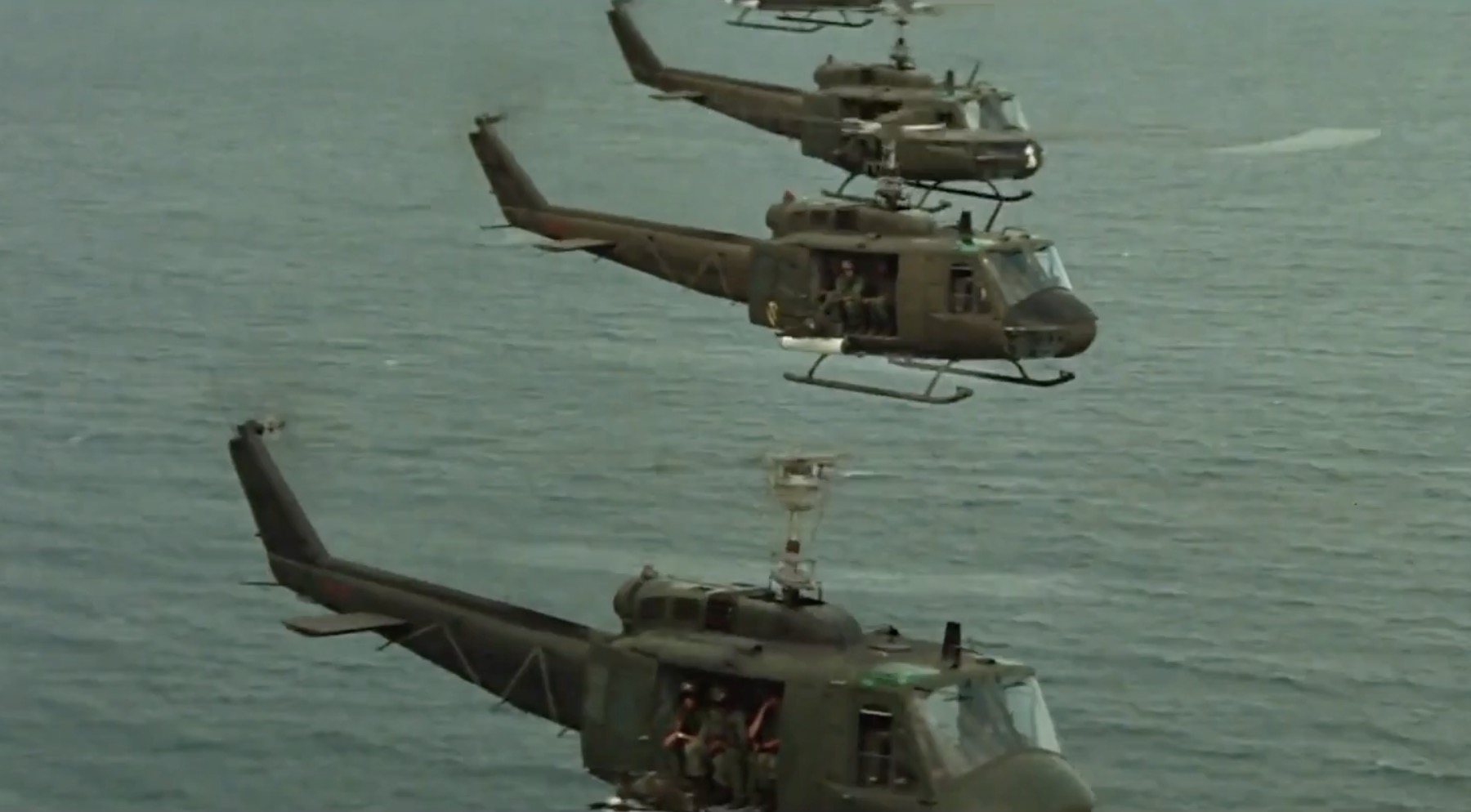 地獄の黙示録 ほどにuh 1ヘリコプターの魅力を引き出した戦争映画を私は知らない あにぶ