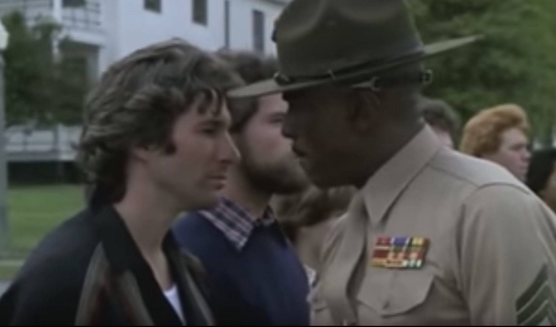 アメリカ海軍の白い制服がとても眩しい戦争映画「 愛と青春の旅立ち 」